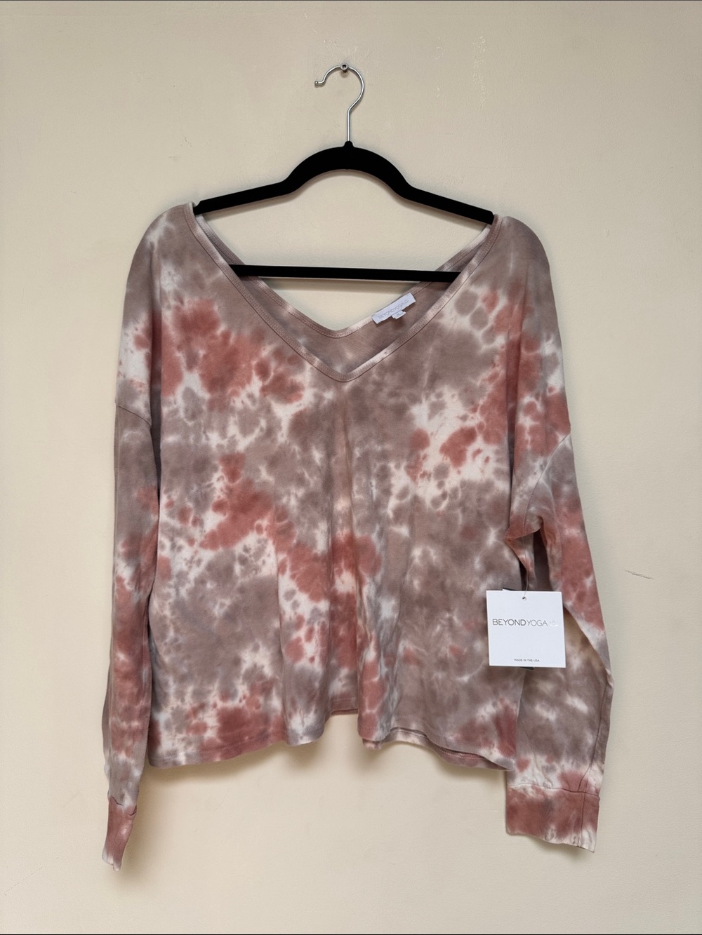 Beyond Yoga Tie-Dye V-Neck Pullover in Rust and Taupe